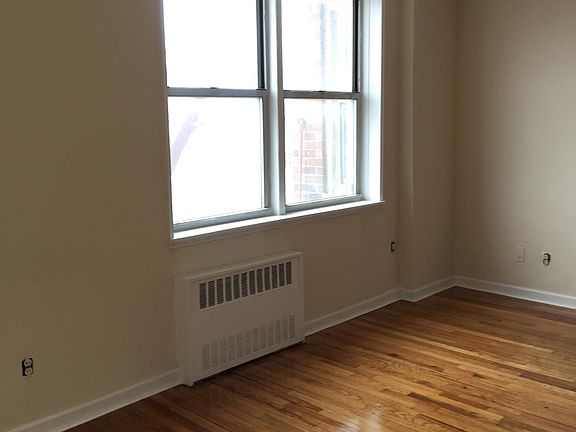 3rd image of 22410 Jamaica Ave APT 3J