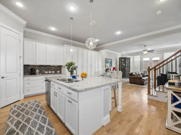 8417 Water Oak Pass Dr, Houston, TX 77055