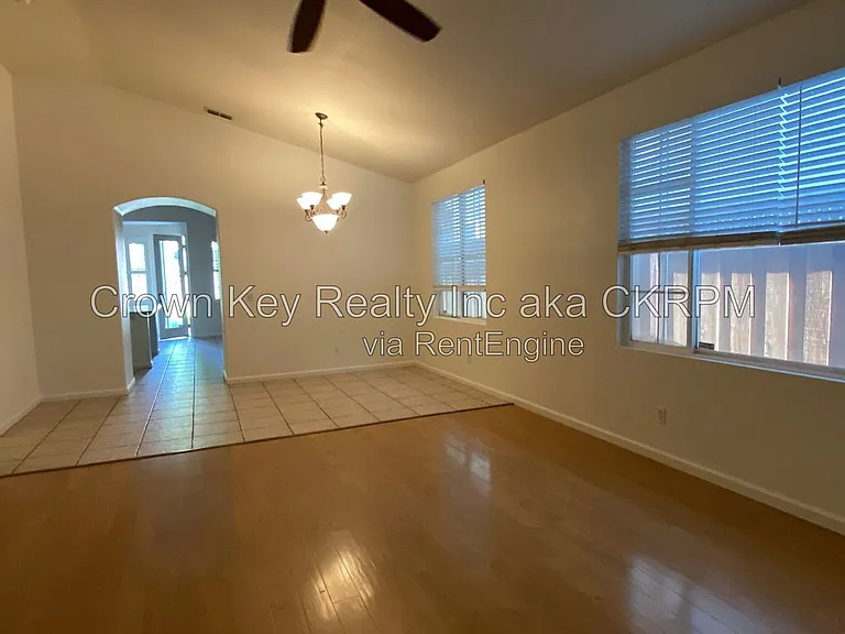 1844 Oswego Ct — Photo 5