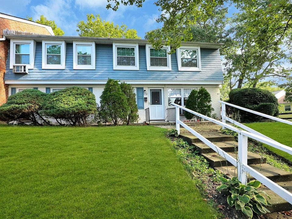 1st image of 310 Towne House Vlg #310