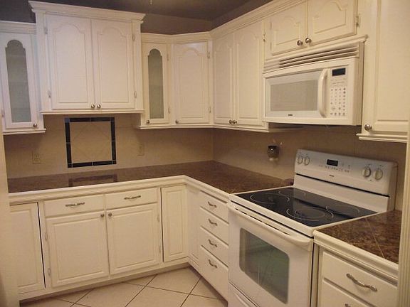 5th image of 1554 E 50th St