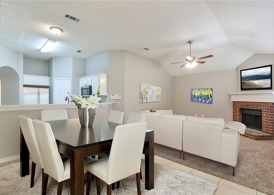 1st image of 633 Blueberry Hill Ln