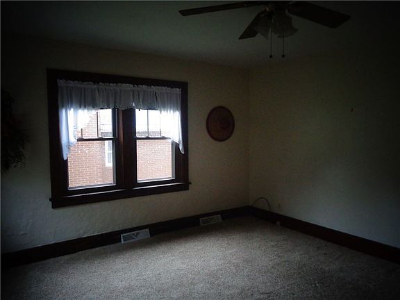 3rd image of 164 Schaffer Ave