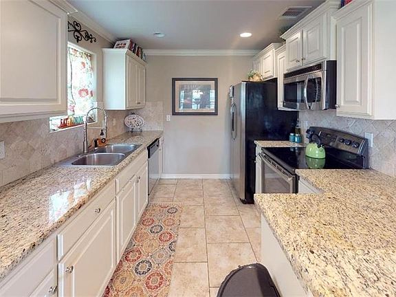 5th image of 208 Southern Creek Cir