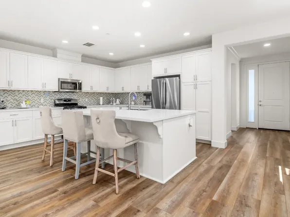 1151 Garcia Gln, Hollister, CA 95023