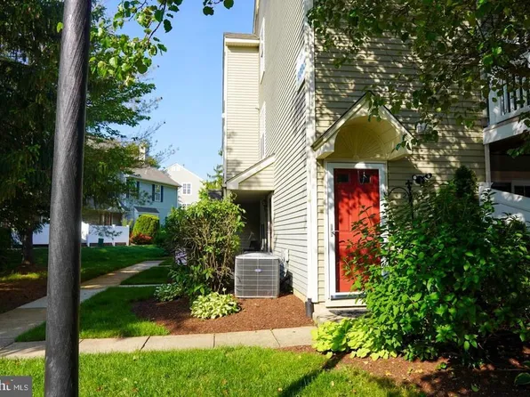 2302 Yarmouth Ln, Mount Laurel, NJ 08054