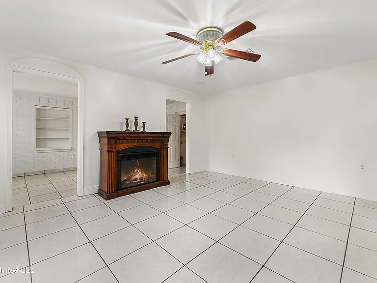 633 Keller St — Photo 18