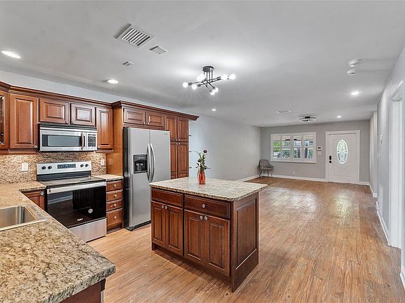 5th image of 5120 NE 22nd Avenue