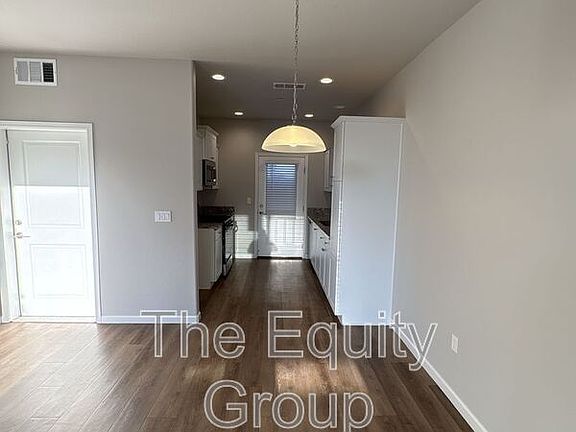5th image of 418 S Summit St Unit 102