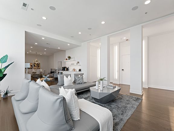 5th image of 500 W Superior St Unit 1510