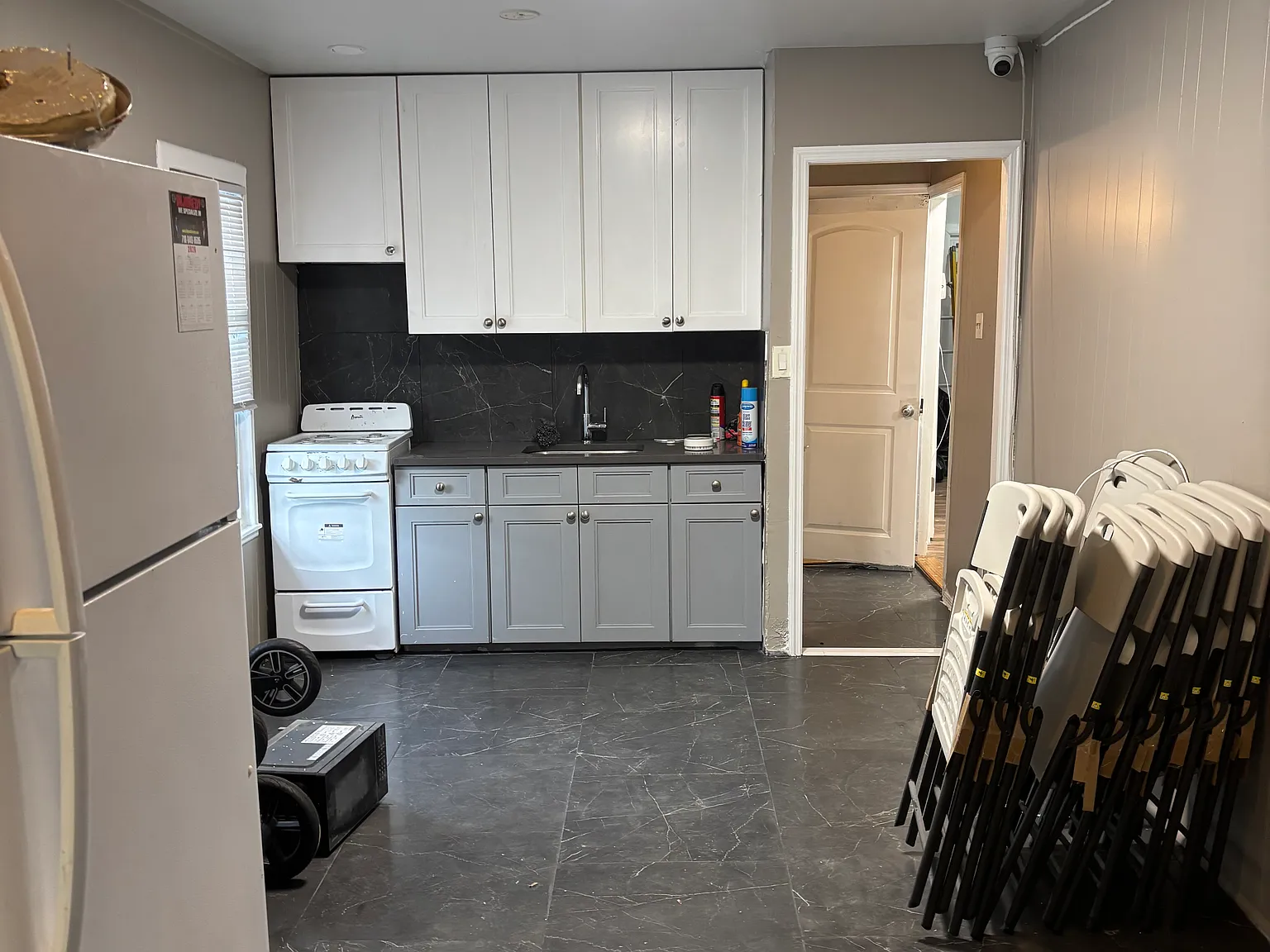3 bed, 735 sqft, $3,400 — Photo 1
