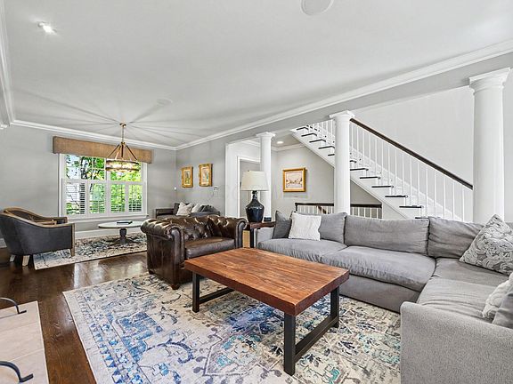 3rd image of 46 Pickett Pl