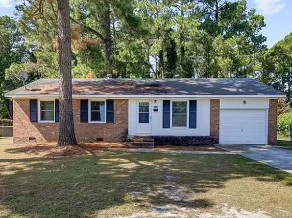5051 Hampshire Dr, Fayetteville, NC 28311