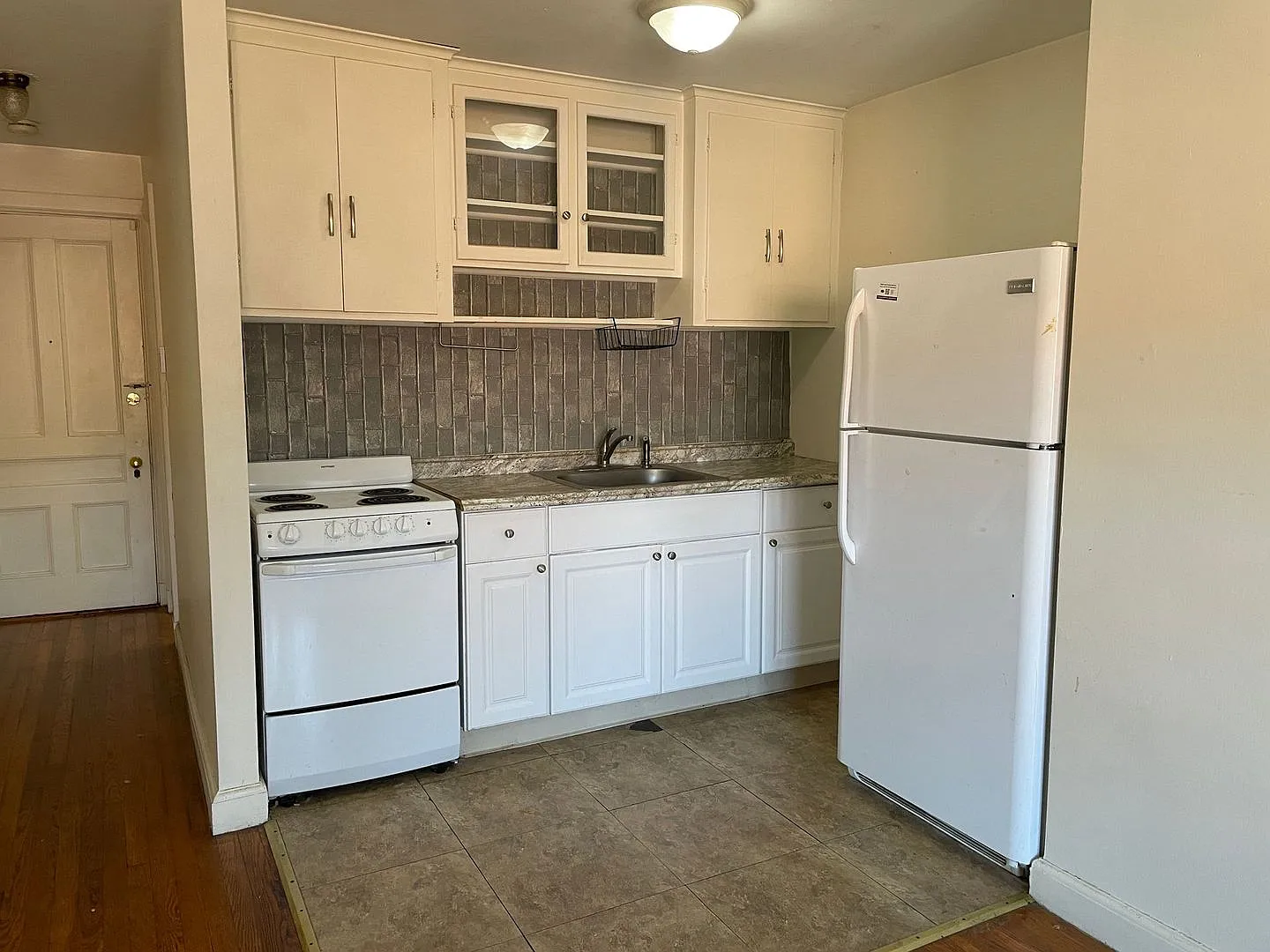 346 Uni — Photo 2