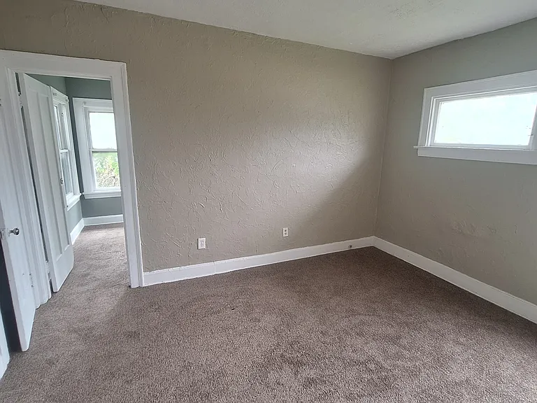 921 Eddy Rd — Photo 8
