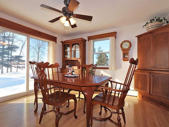 Dining area w/patio