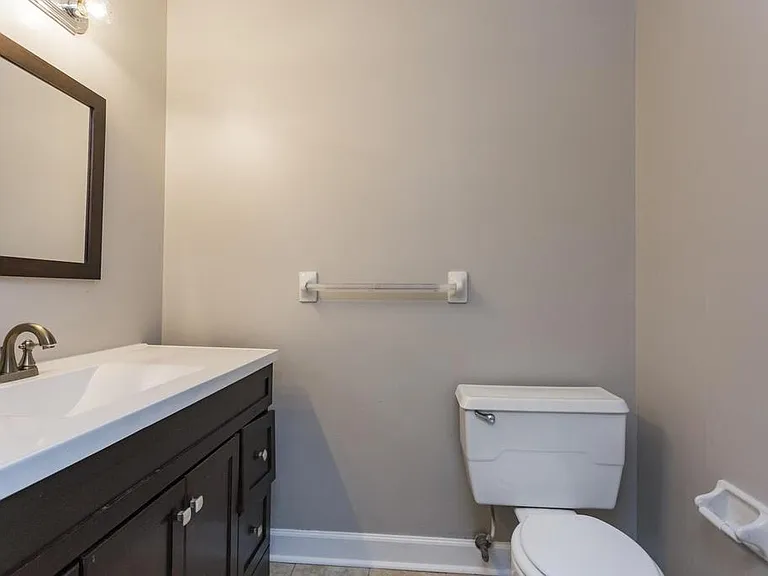 Upper Level Bathroom 2