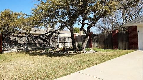 3rd image of 801 Lanae Ln