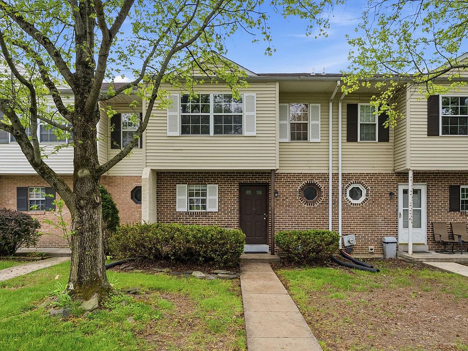 1st image of 262 Carlyn Ct