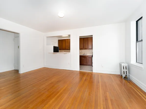 940 Street Nicholas's Avenue image 2 of 13