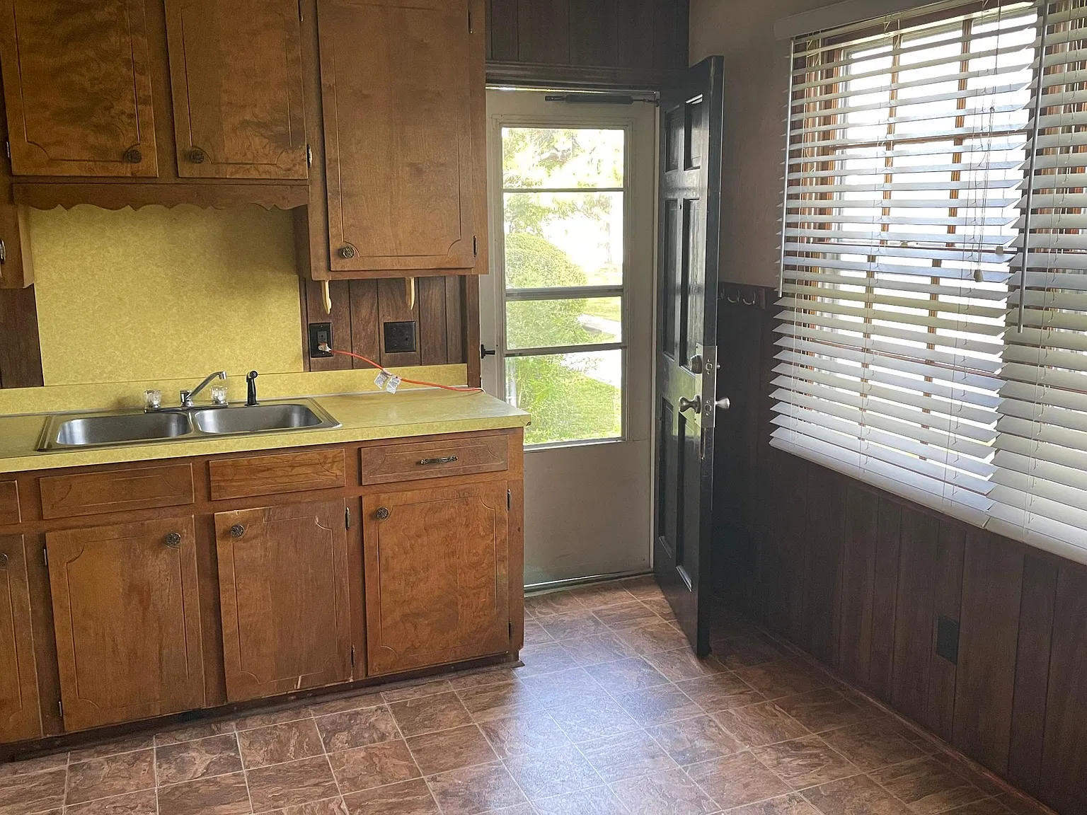 2506 Faraway Dr — Photo 2