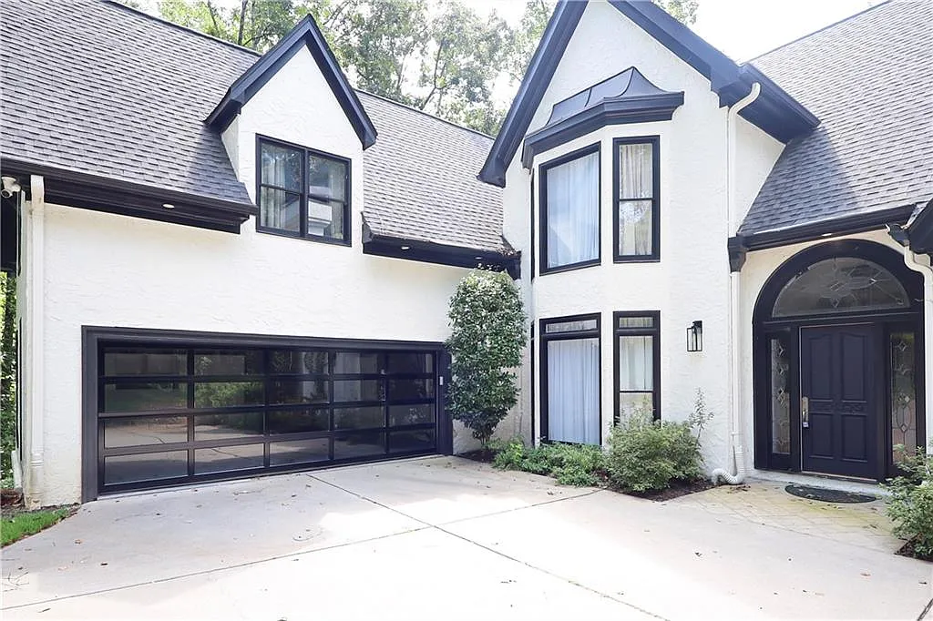 6 bed, 4.5 bath, 7100 sqft, $11,900 — Photo 3