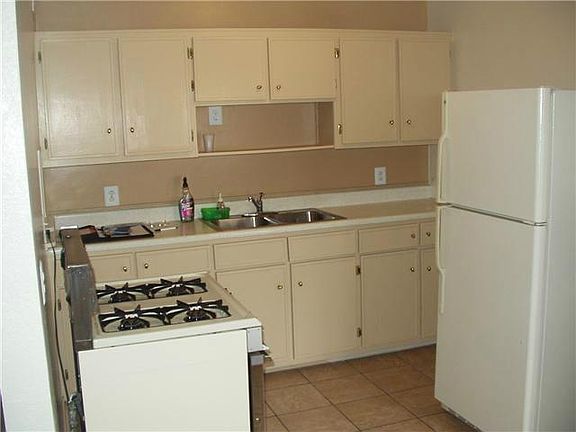 4th image of 471 Saint Marys Dr