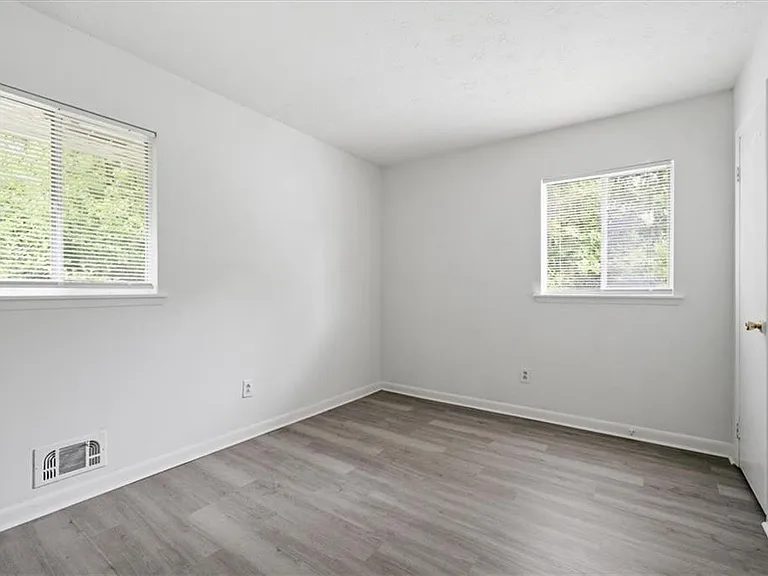 1947 Grange Dr SE — Photo 11