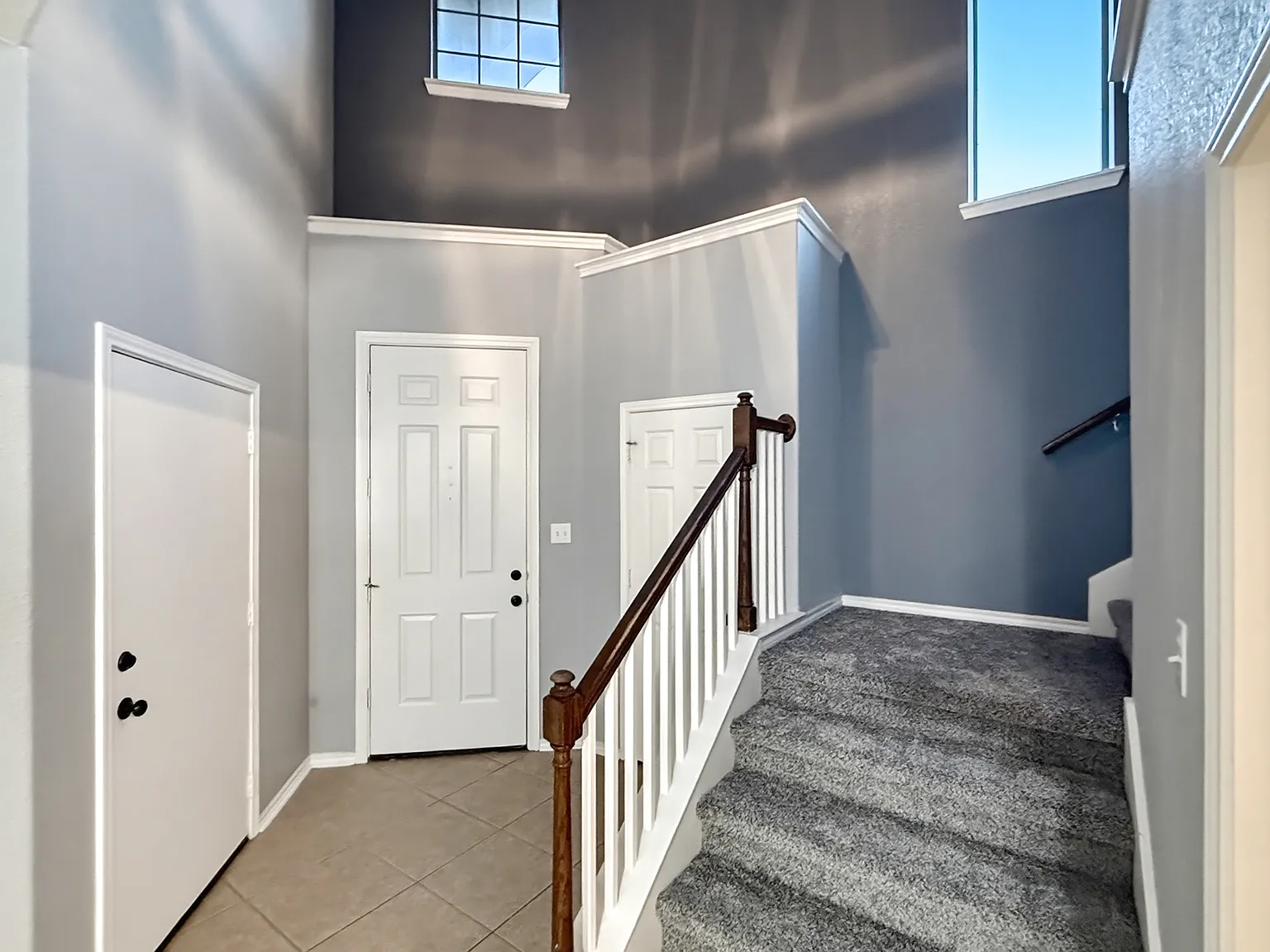 3 bed, 2.5 bath, 2008 sqft, $2,400 — Photo 4