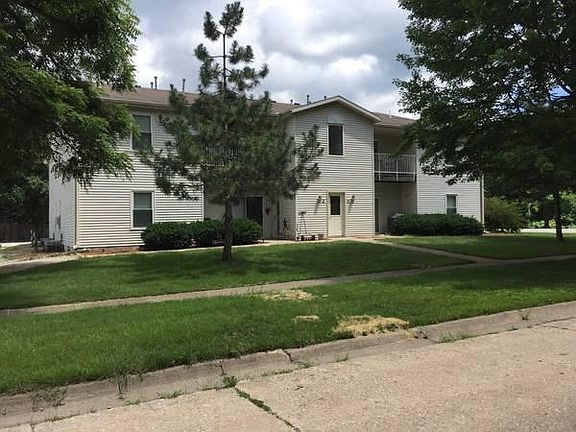 2nd image of 403 E 1st St #2