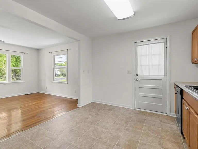 1604 E Ridge Ave — Photo 7