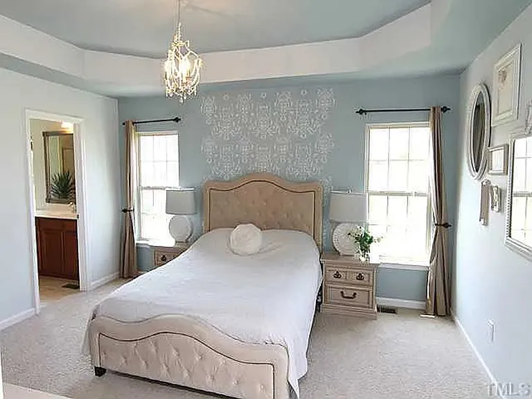 1008 Daybreak Bluff Dr — Photo 12