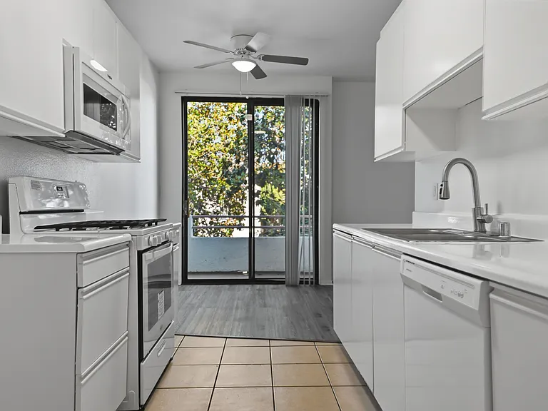 4343 Whitsett Ave #201 — Photo 4