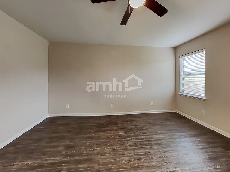 724 Lansman Trl — Photo 8