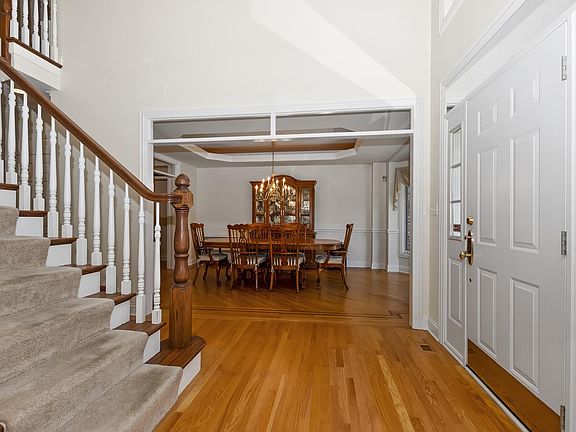 5th image of 8611 Adria Ct