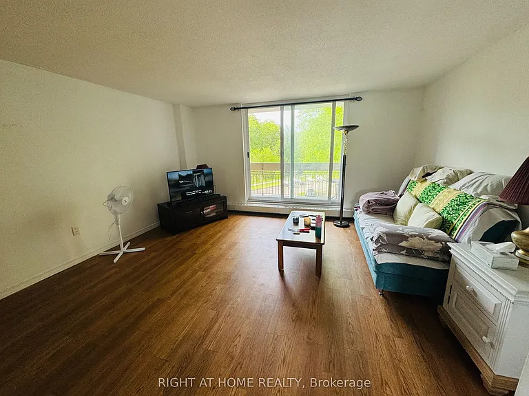 350 Quigley Rd #222 — Photo 3