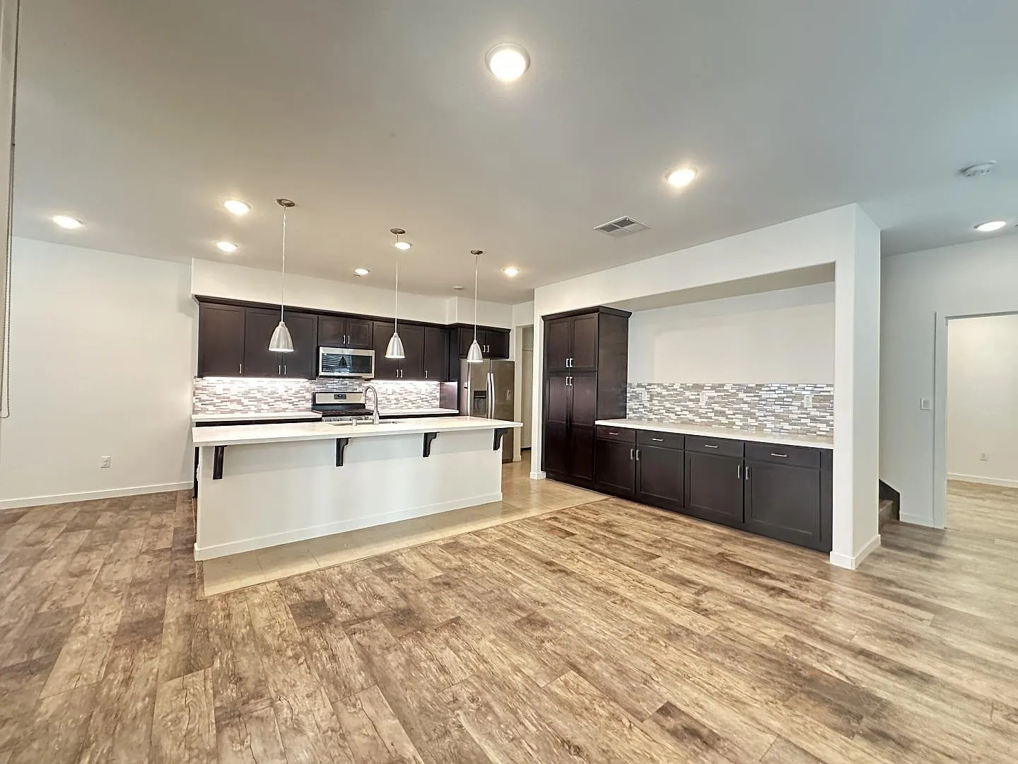 3 bed, 1693 sqft, $4,300 — Photo 2