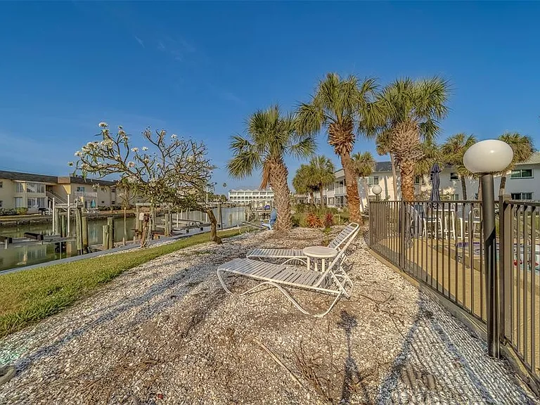 11650 Capri Cir S #105 — Photo 45