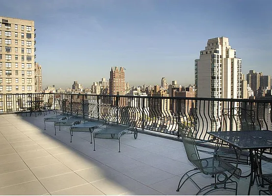 Sold by Warburg | media 27