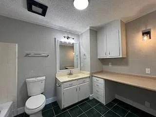 4 bed, 3.0 bath, 2580 sqft, $2,175 — Photo 2