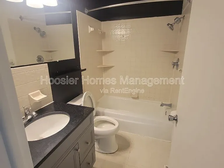 770 E 61st St #1 — Photo 11