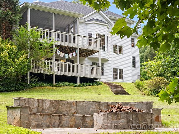 3rd image of 210 Clear Vista Cir