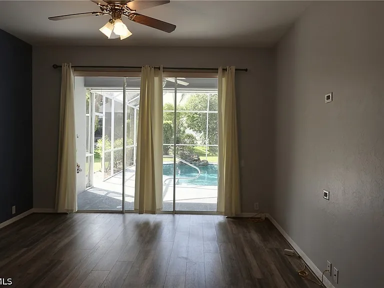 563 Chamonix Ave S — Photo 12