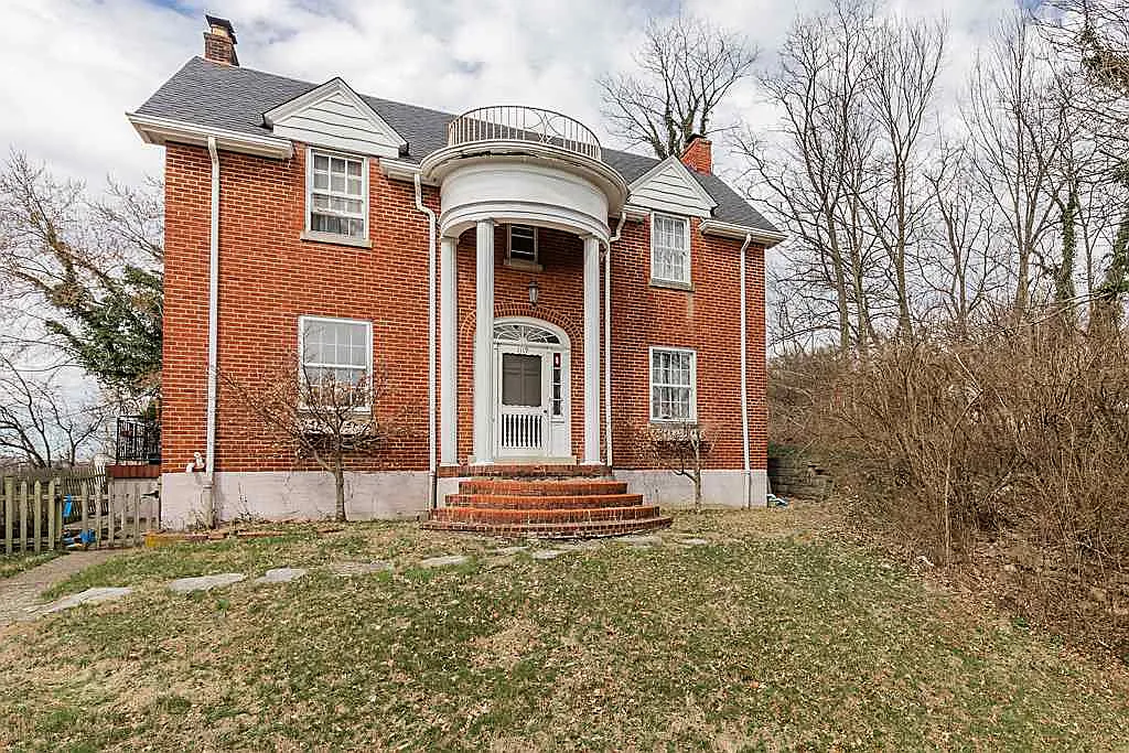 1119 Taylor Ave photo 1