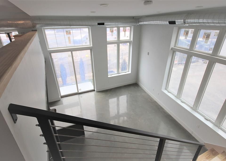 2nd image of 24 Hichborn St