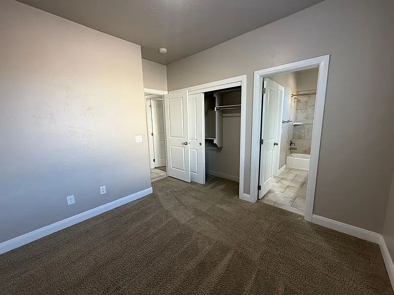 469 E Barcelona Dr — Photo 19