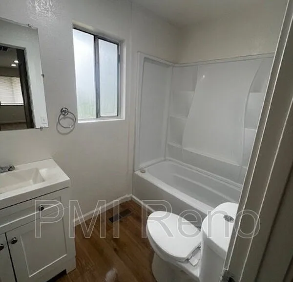 1062 H St — Photo 7