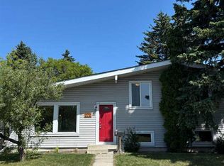 272 S Acadia Dr SE, Calgary, AB T2J0A7