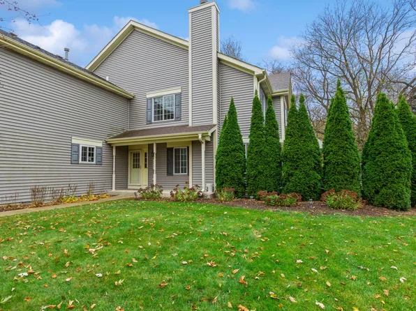 922 Surrey Ln #922, Dundee, IL 60118