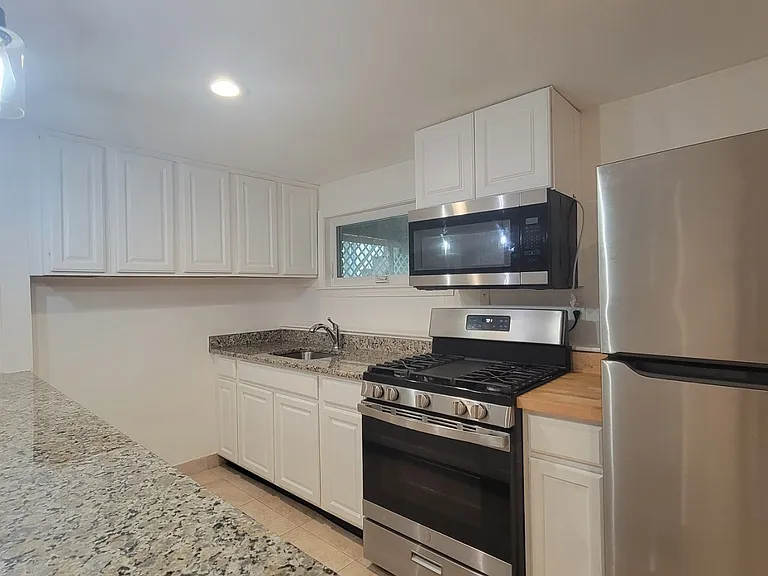 63 Boyer St #LOWER LEVEL — Photo 10